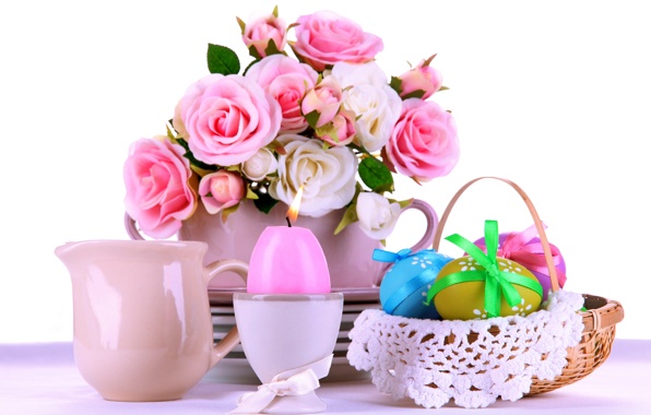 Koszyczek wielkanocny i różowy wazon